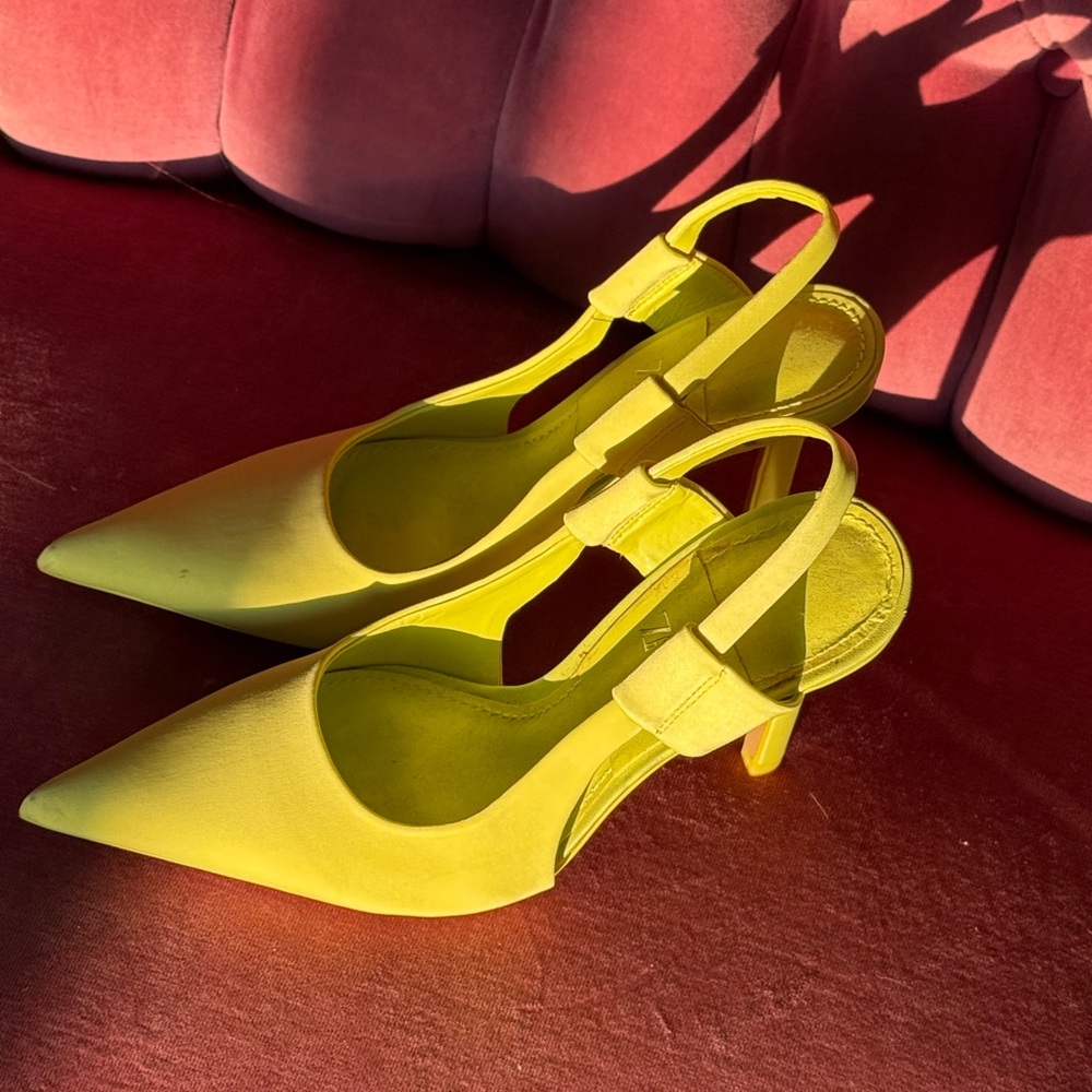 Zara Women's Bright Yellow Pointed Heels - Picture 3 of 5